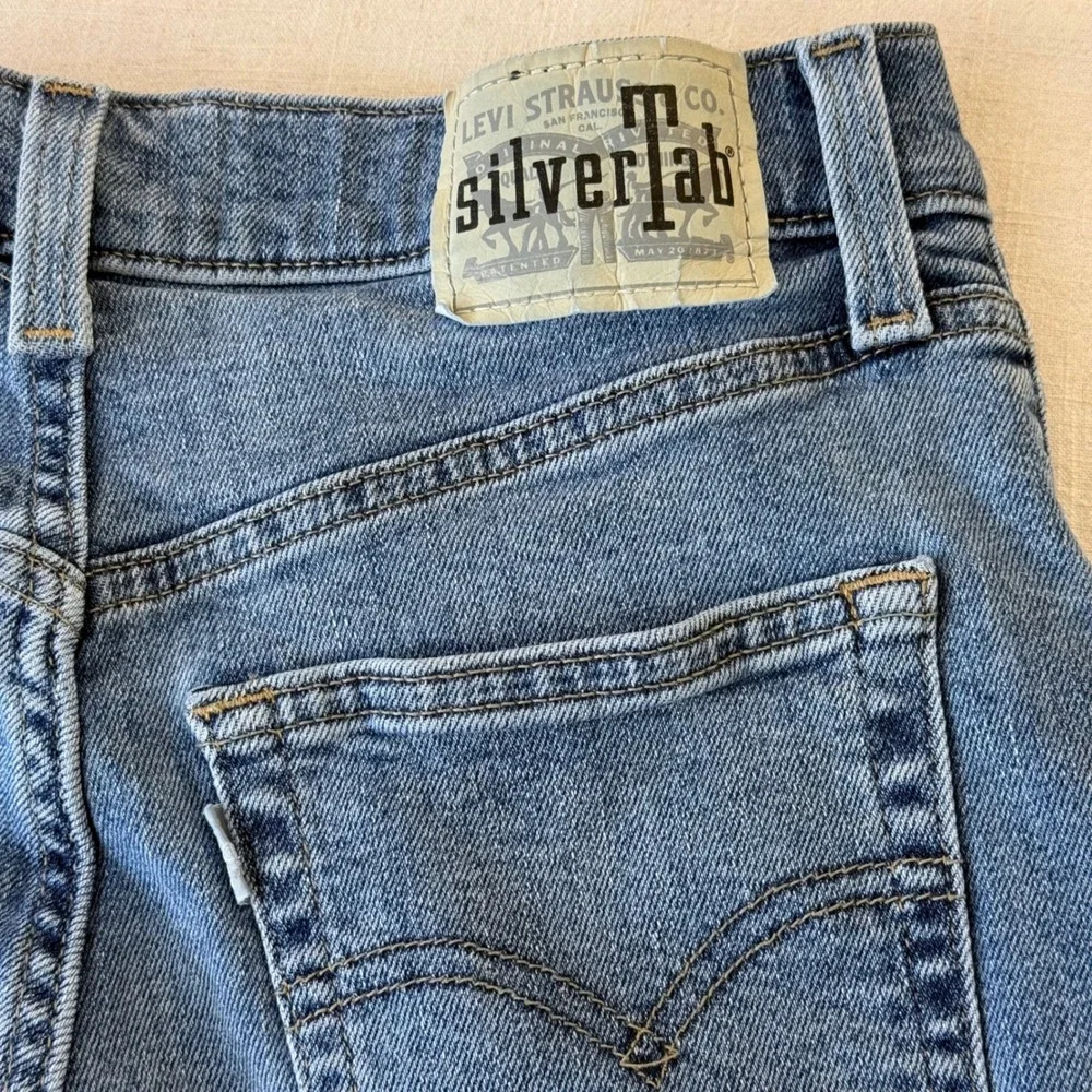 Levi's SilverTab Mom Jeans W28 L27 High Rise Tapered 90s Revival